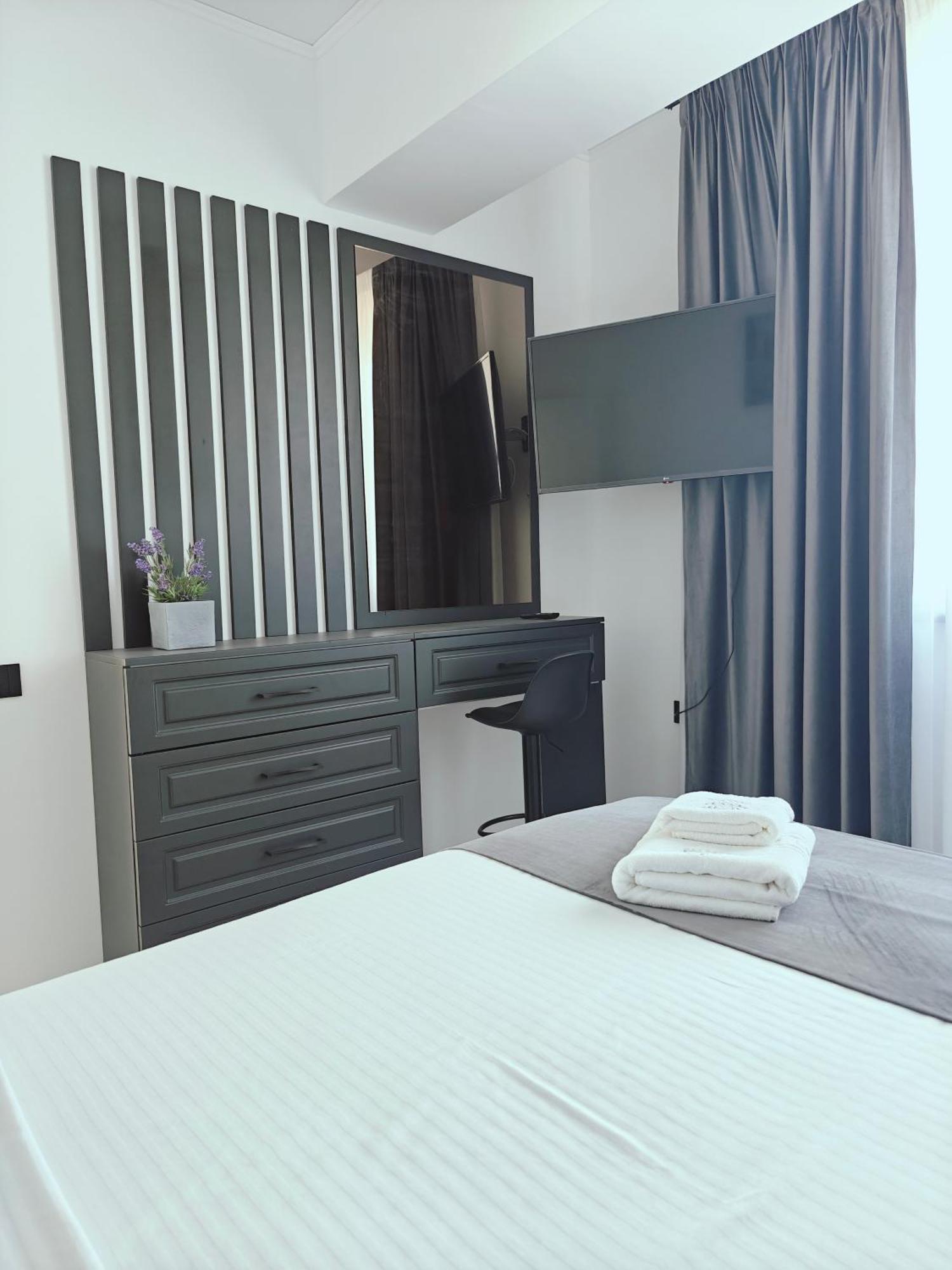 Mamaia Nord Vip Aparthotel Navodari Exterior photo